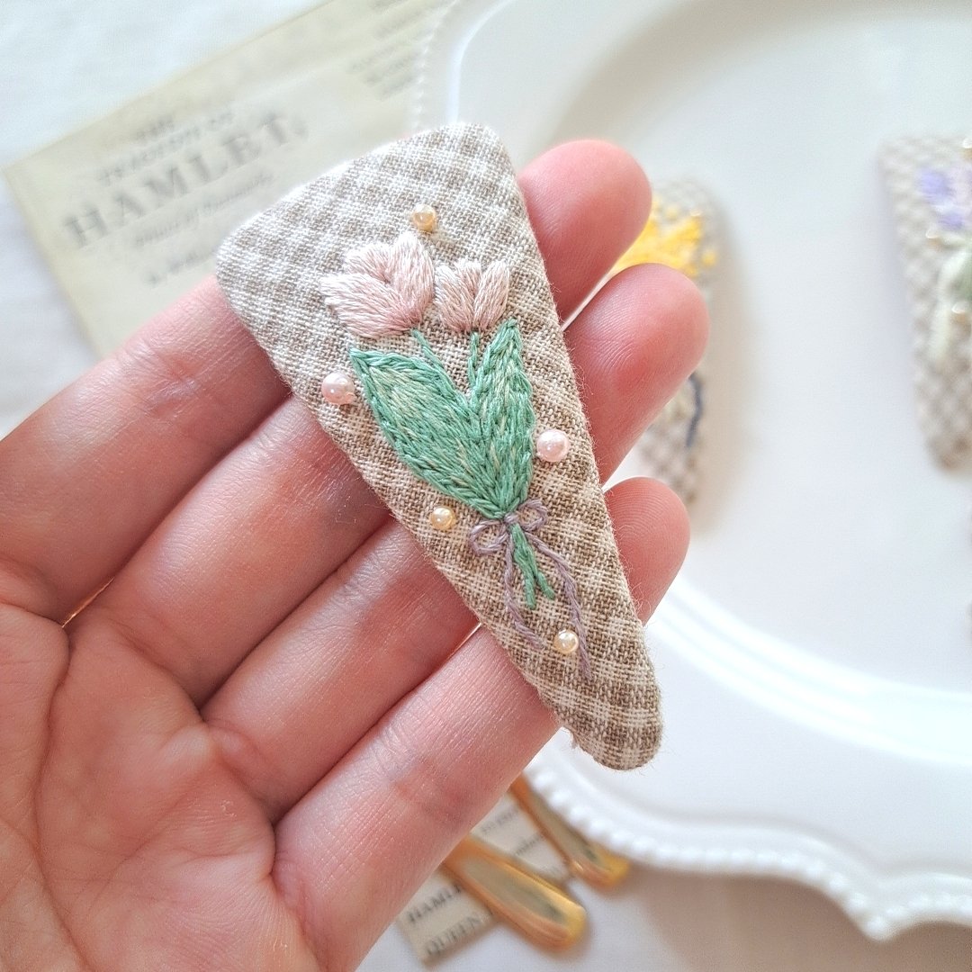 こげ茶☆パンジー刺繍パッチンピン こげ茶☆パンジー刺繍パッチンピン