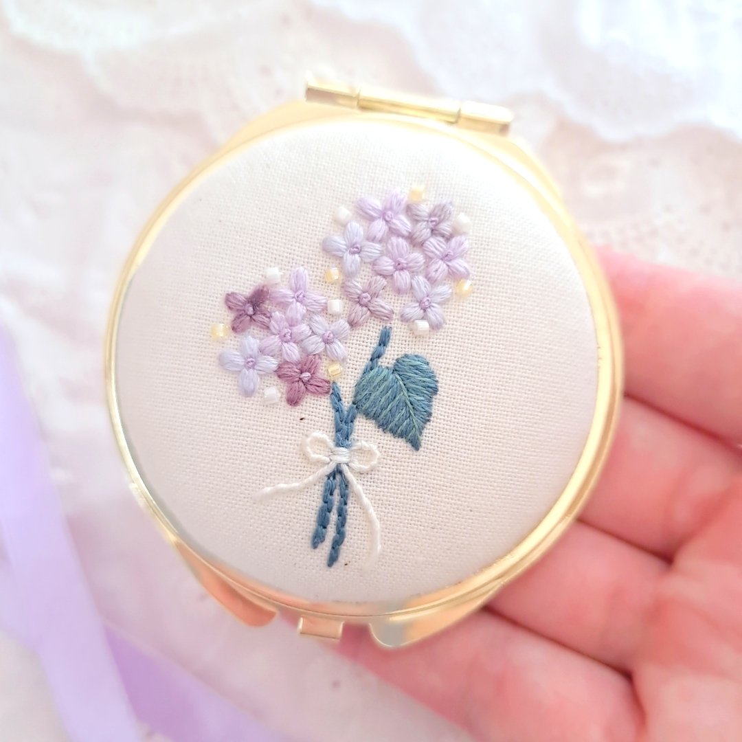 花好きさんに贈る刺繍コンパクトミラー『紫陽花』 | AMYu cerise