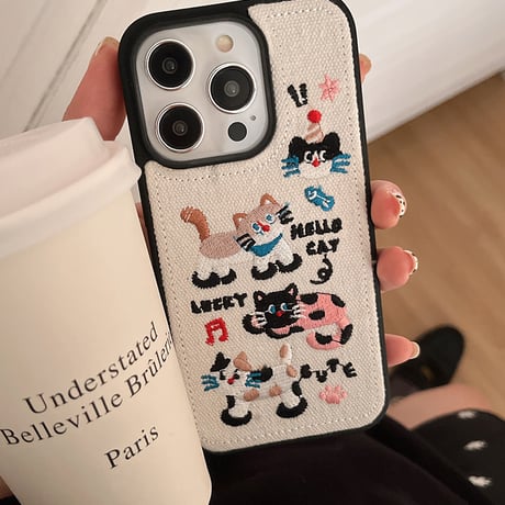 【お取り寄せ商品】iPhoneケース スマホケース iPhone16 iPhone15 iPhone14 かわいい キュート 刺繍 猫 L9219