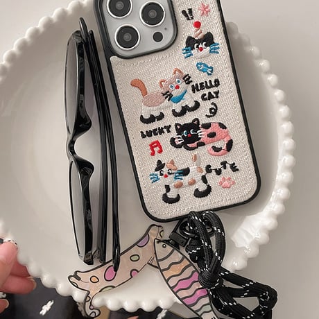 【お取り寄せ商品】iPhoneケース スマホケース iPhone16 iPhone15 iPhone14 かわいい キュート 刺繍 猫 L9219