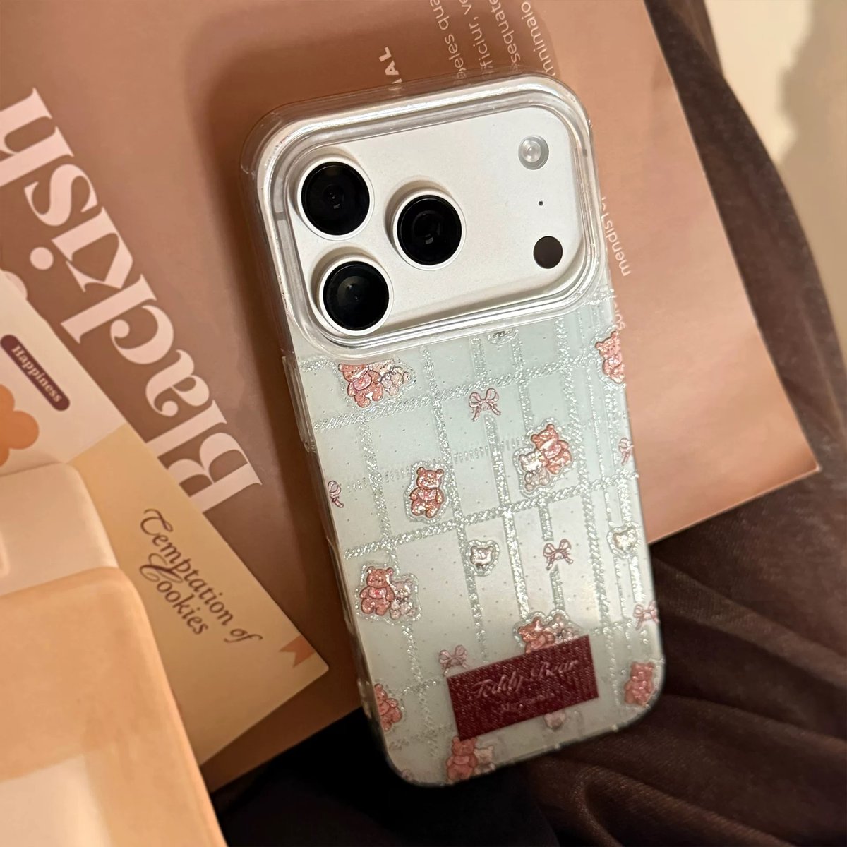 familiar イチゴ柄クマ iPhone16ケース familiar イチゴ柄クマ
