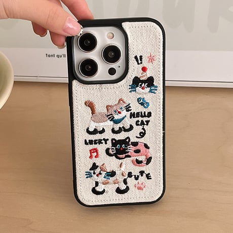 【お取り寄せ商品】iPhoneケース スマホケース iPhone16 iPhone15 iPhone14 かわいい キュート 刺繍 猫 L9219