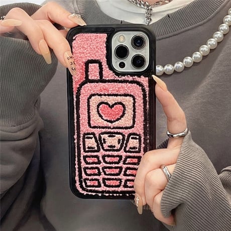 【お取り寄せ商品】iPhone case ケース iPhone13 iPhone14 もこもこ ボア かわいい 刺繍 ピンク L5914