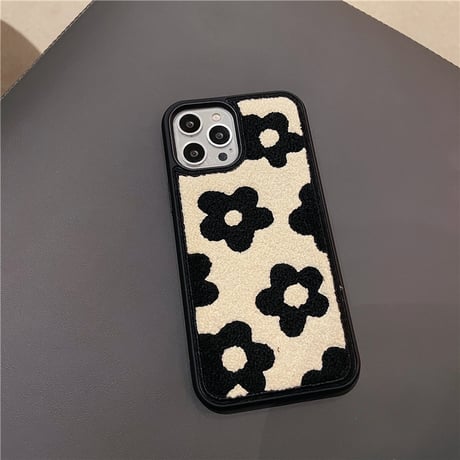 【お取り寄せ商品】iPhoneケース スマホケース iPhone15 iPhone14 もこもこ モコモコ ボア フラワー 花柄 ブラック かわいい 秋冬 L7504