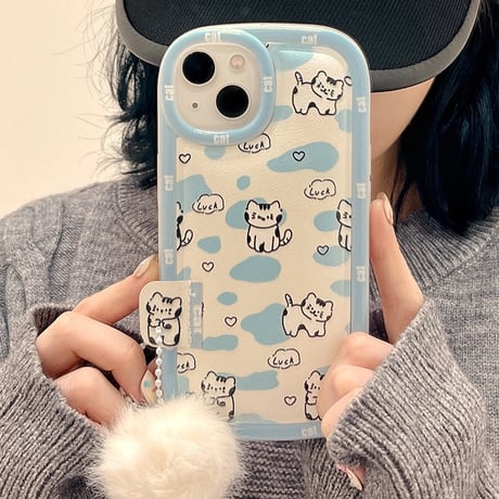 【お取り寄せ商品】iPhoneケース スマホケース iPhone15 iPhone14 チャーム付き ファーボール 猫 ネコ 牛柄 カラーフレーム イラスト かわいい 韓国風 L7474