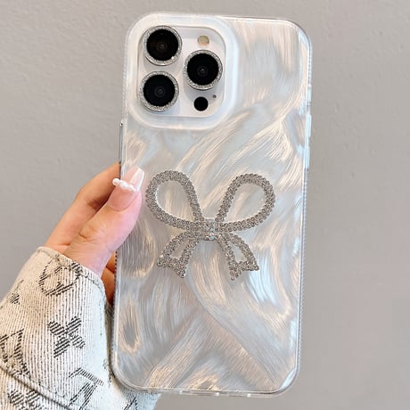 【お取り寄せ商品】iPhoneケース スマホケース iPhone15 iPhone14 シェル フェザーパターン リボン ハンドストラップ付き キラキラ 高級感 大人かわいい シンプル L7752