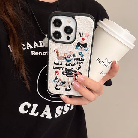 【お取り寄せ商品】iPhoneケース スマホケース iPhone16 iPhone15 iPhone14 かわいい キュート 刺繍 猫 L9219