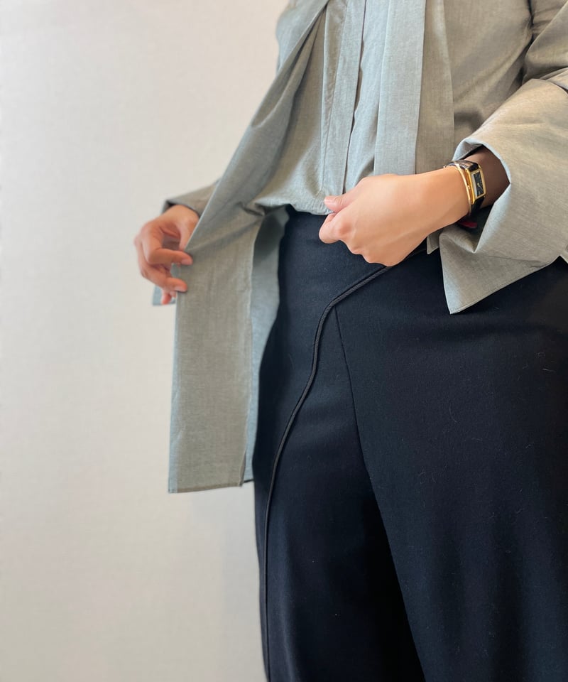 アシンメトリーボウタイシャツ【Color:グレー】 | SAYURI TANEI