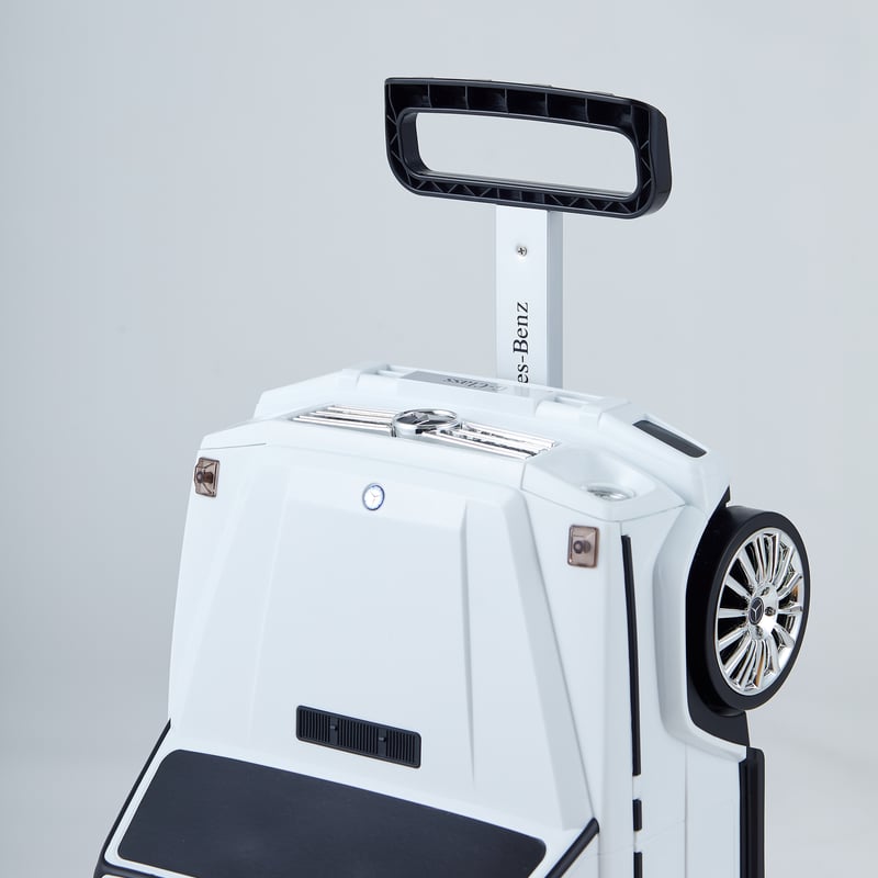 Mercedes シルバー キャリーケースと非売品のベアーのぬいぐるみ付き Mercedes シルバー キャリーケースと非売品のベアーのぬいぐるみ