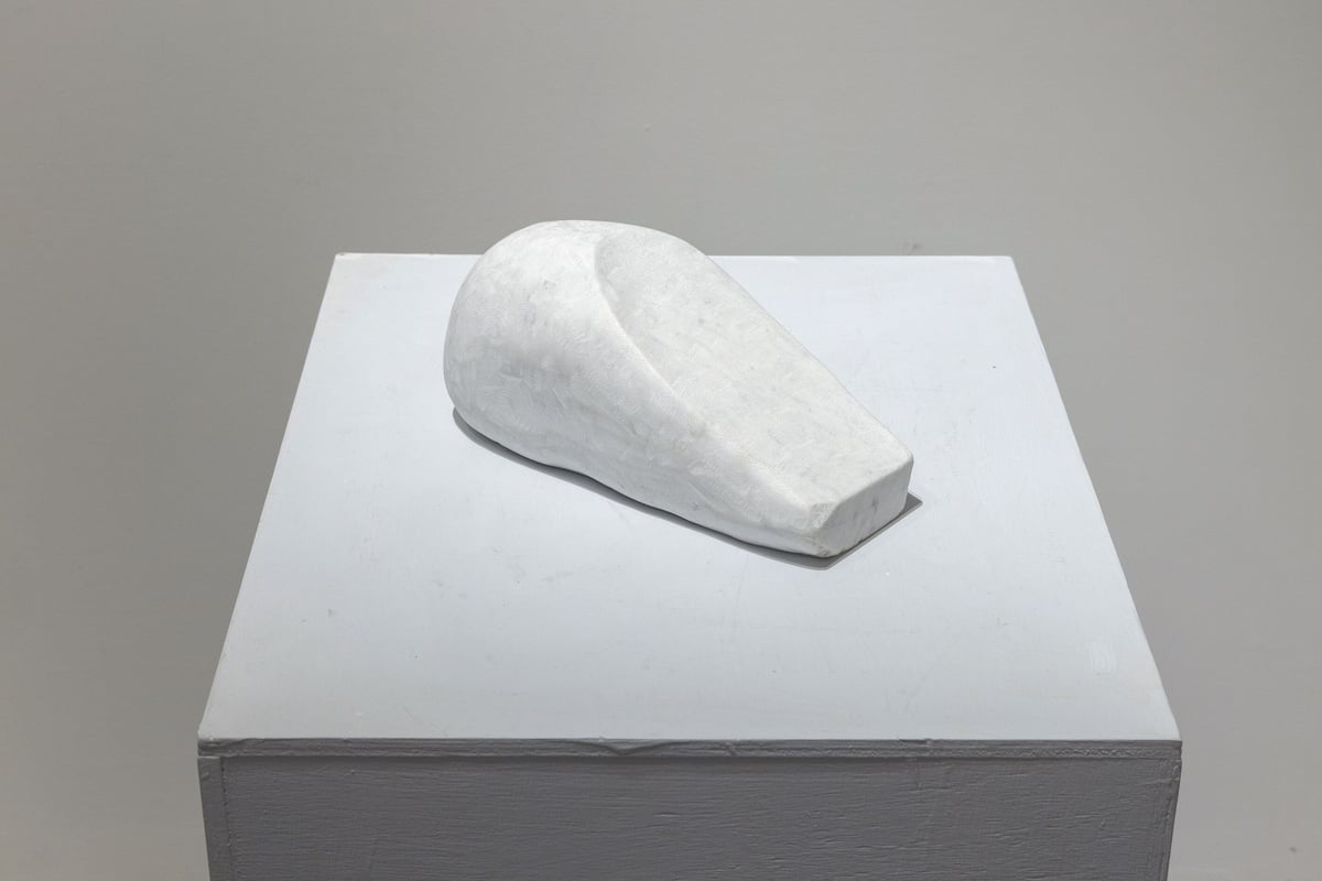 大森博之《頭部》彫刻、H11.0WXW24.0XD11.5cm | +Y Gallery