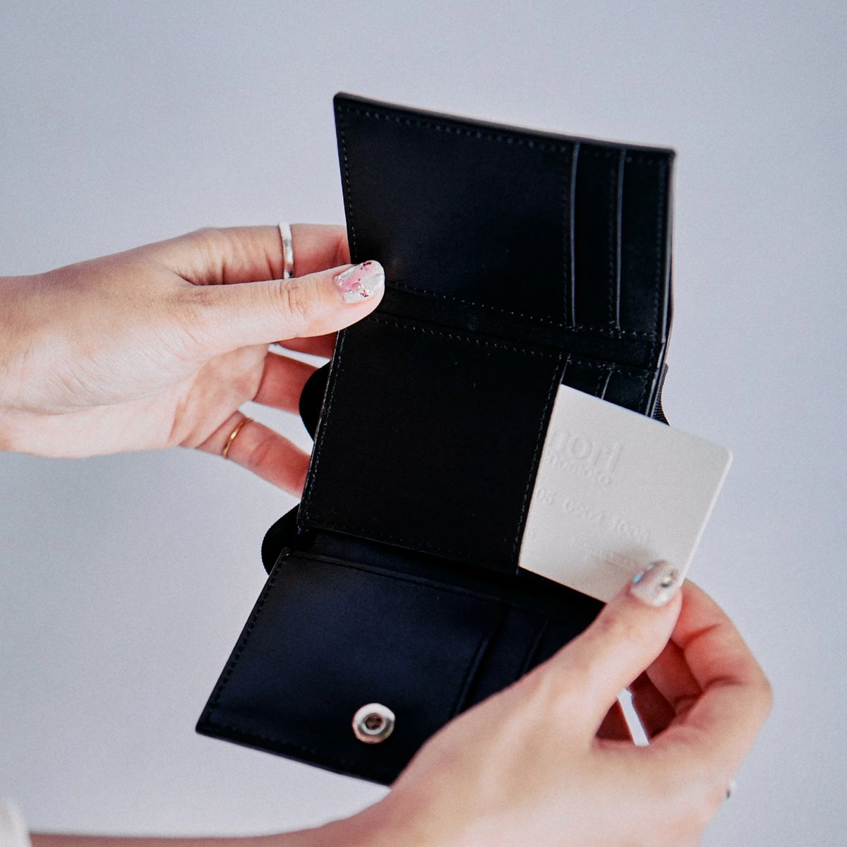 nori enomoto : wave mini wallet○黒 三つ折り財布 wave trifold