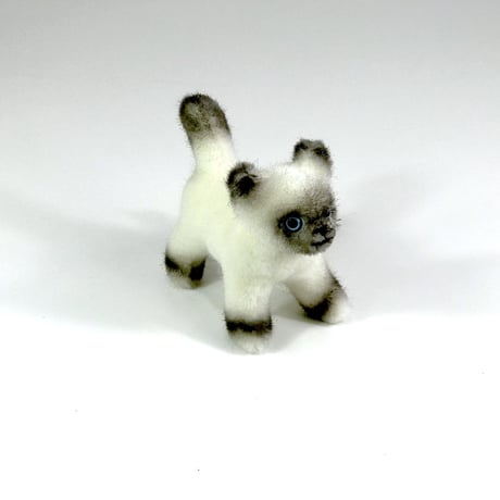 KOSEN/ケーセン　マスコットシャム猫立ち