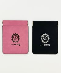 そっと忍ばせるマルチなケース（LOGOプリント）