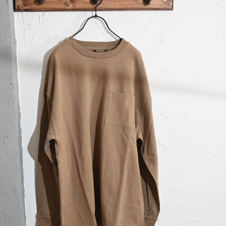 ポケット付きロングTシャツ