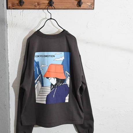 裏毛イラストバックプリントクルートレーナー(TOKYO)