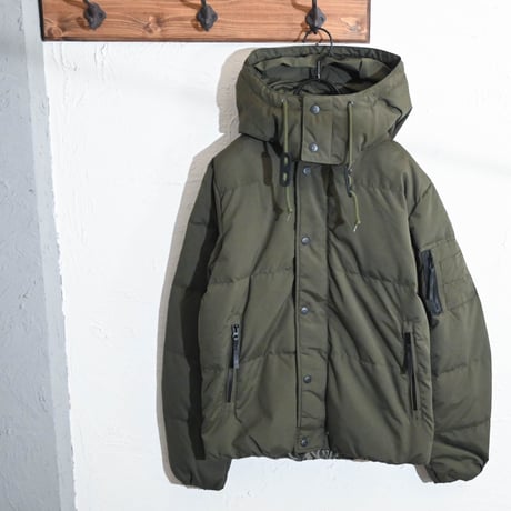 フード脱着ダウンジャケット
