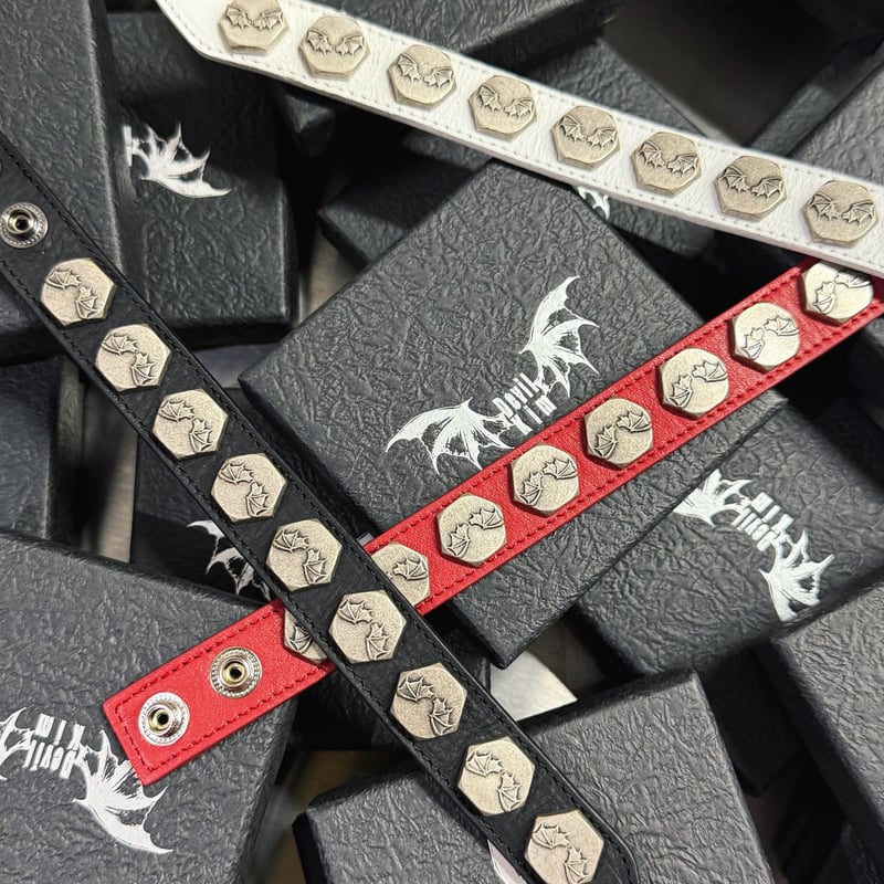 DEVILKIM】HEXAGONAL LEATHER BRACELET WHITE | AURUM