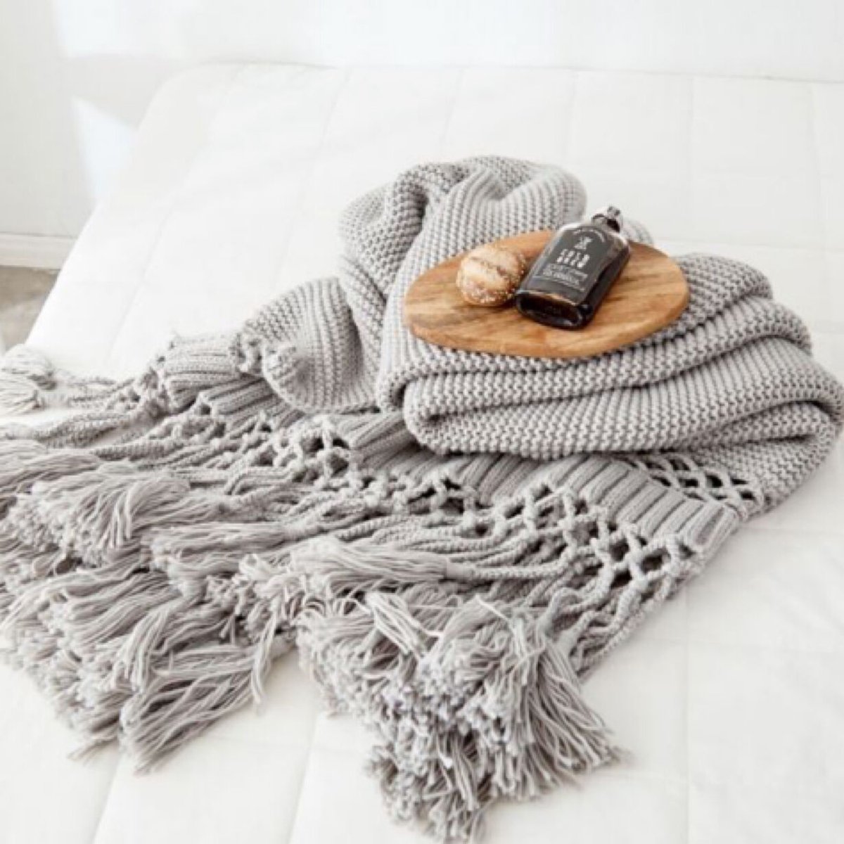 グレーのフリンジ付きブランケット タッセル フリンジ付き ニットブランケット 膝掛け 大判 | Petit Chou