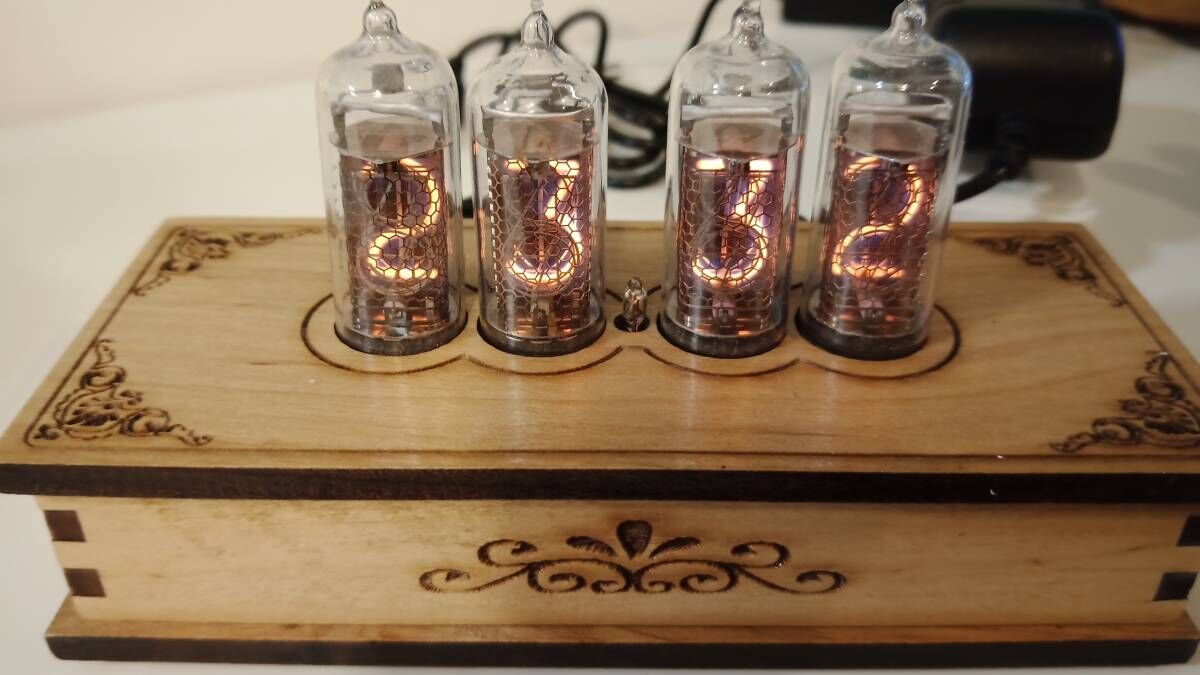 in-14 ニキシー管時計 ブルーバックライト | Nixie Tube+