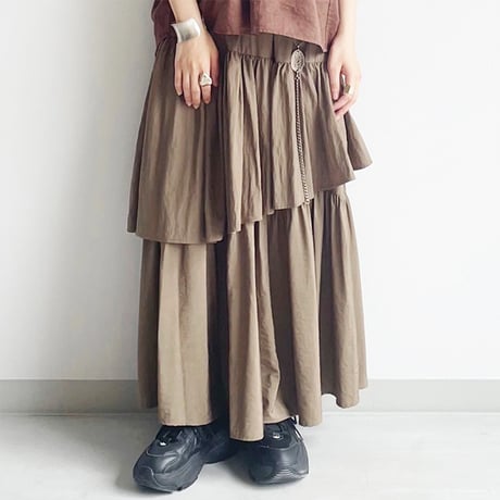 イレギュラーヘムティアードスカート