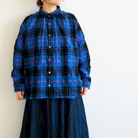 チェックシャツ