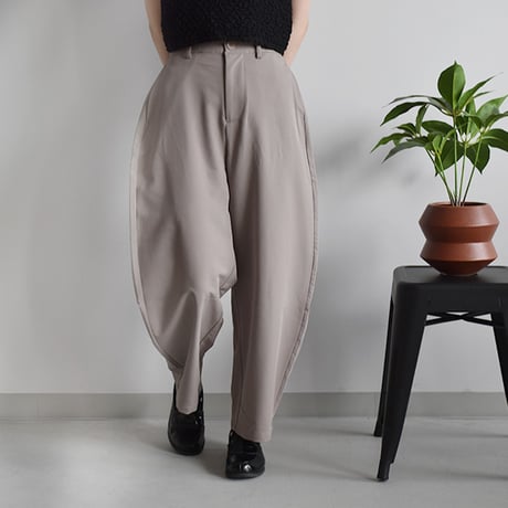 カーブパンツ