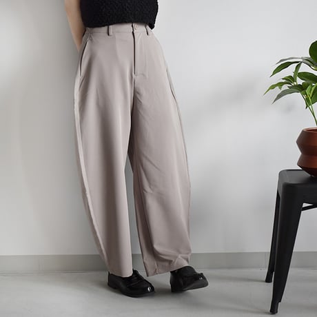 カーブパンツ