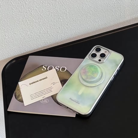 K22745 MagSafe対応グリーンオーロラスタンドiPhoneケース