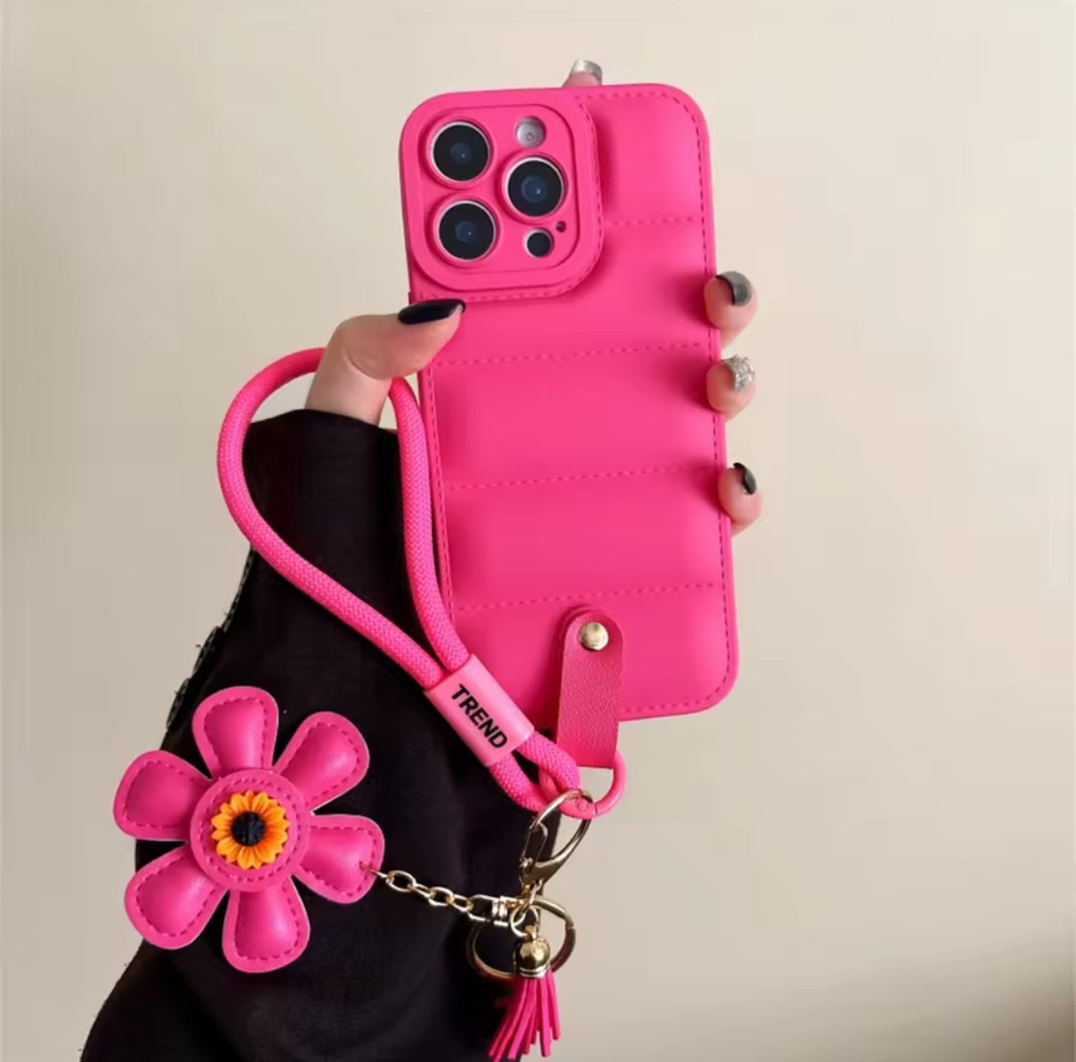 K22950 お花チャーム付きキルティングストラップiPhoneケース | nanomita