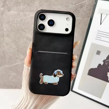 K22960 ニット帽ダックスのおさんぽ iPhoneケース（カード収納付き）