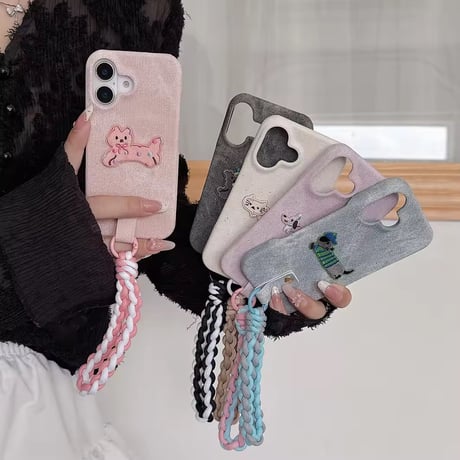 K22813 ゆるっとアニマル刺繍 × 編み込みストラップiPhoneケース