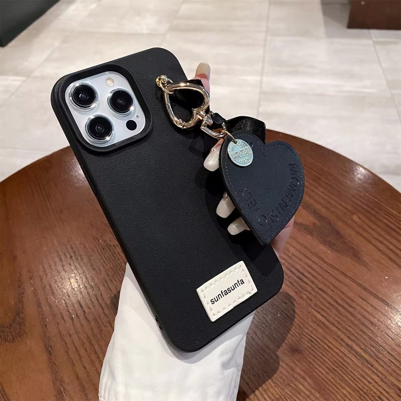 S74551 ハートチャーム付きiPhoneケース | nanomita