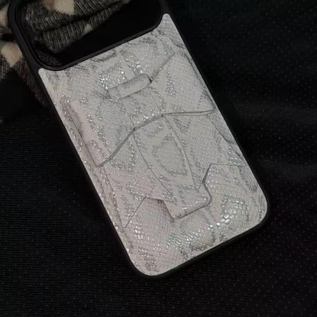 K23040 リボンバンド付きスネーク調iPhoneケース