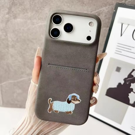 K22960 ニット帽ダックスのおさんぽ iPhoneケース（カード収納付き）
