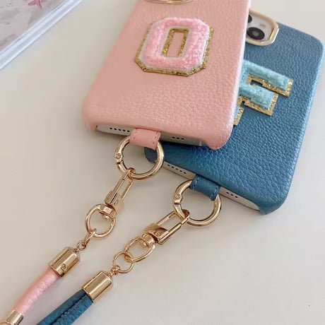 K22617 イニシャルレター ストラップ付きiPhoneケース