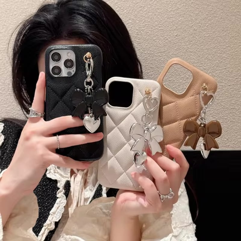 S74600 リボンチャーム付きキルティングiPhoneケース | nanomita
