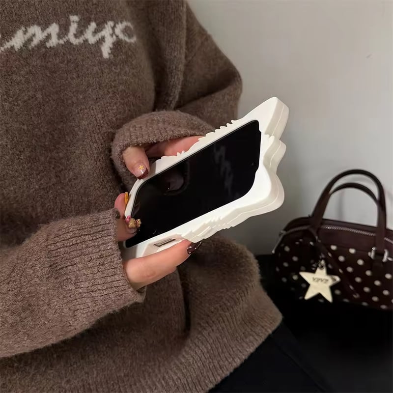 S75243 ちょこんとわんちゃん 立体iPhoneケース | nanomita