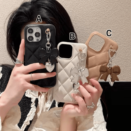 S74600 リボンチャーム付きキルティングiPhoneケース