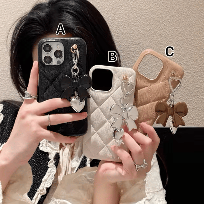 S74600 リボンチャーム付きキルティングiPhoneケース | nanomita