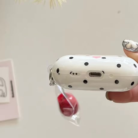 R00156 チェリーチャームドット AirPodsケース