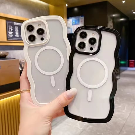 L62390 うねうねフレーム MagSafe対応クリアiPhoneケース