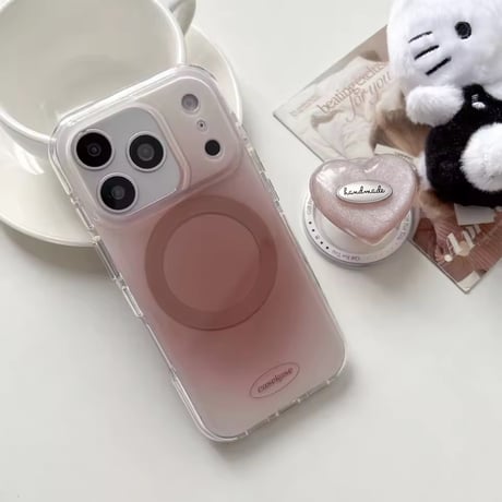 K23013 MagSafe対応 ハートグリップ付き くすみピンククリア iPhoneケース