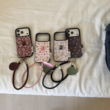 K23047 くすみ小花ベア ストラップ付きiPhoneケース