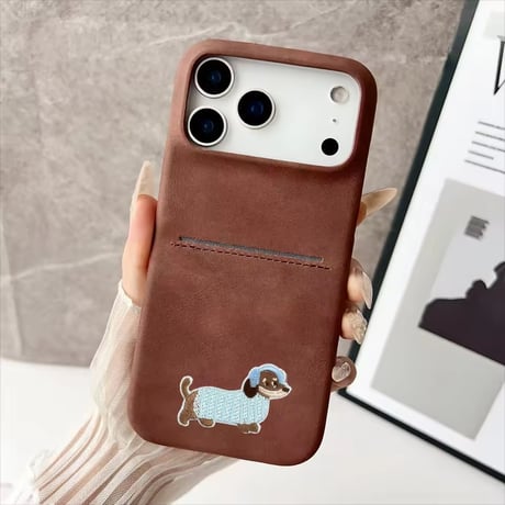 K22960 ニット帽ダックスのおさんぽ iPhoneケース（カード収納付き）
