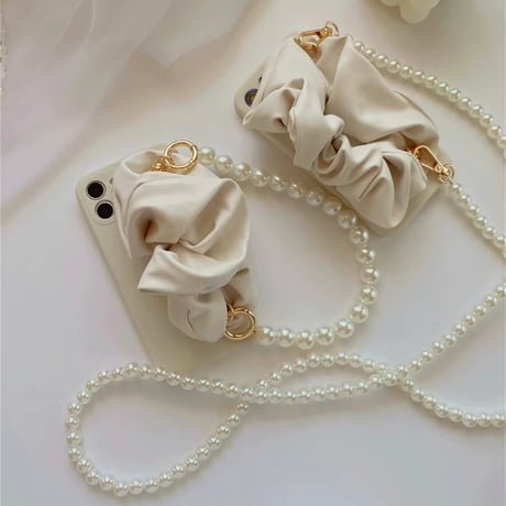 K22728 ふわっとパールストラップ付きスクランチーiPhoneケース