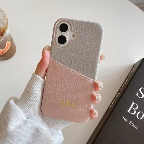 K22768 カスタムイニシャル入りバイカラーポケットiPhoneケース
