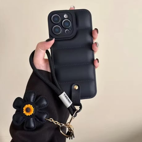 K22950 お花チャーム付きキルティングストラップiPhoneケース