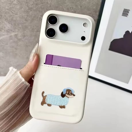 K22960 ニット帽ダックスのおさんぽ iPhoneケース（カード収納付き）