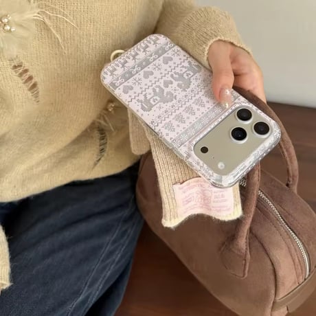 S75229 ふわふわチャーム付きノルディック馬柄 ニット風iPhoneケース