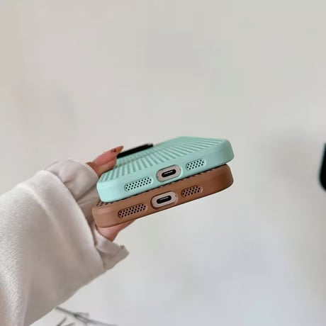 K22766 メッシュカメラスタンド付きiPhoneケース